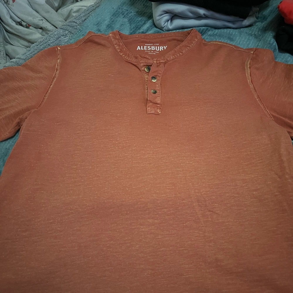 Alesbury Men's Short Sleeve Henley in Rust